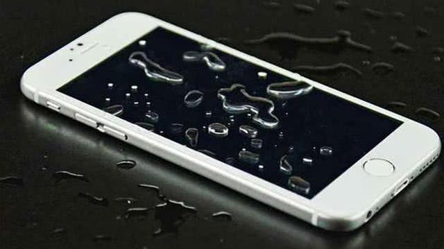 手机掉水里怎么处理?