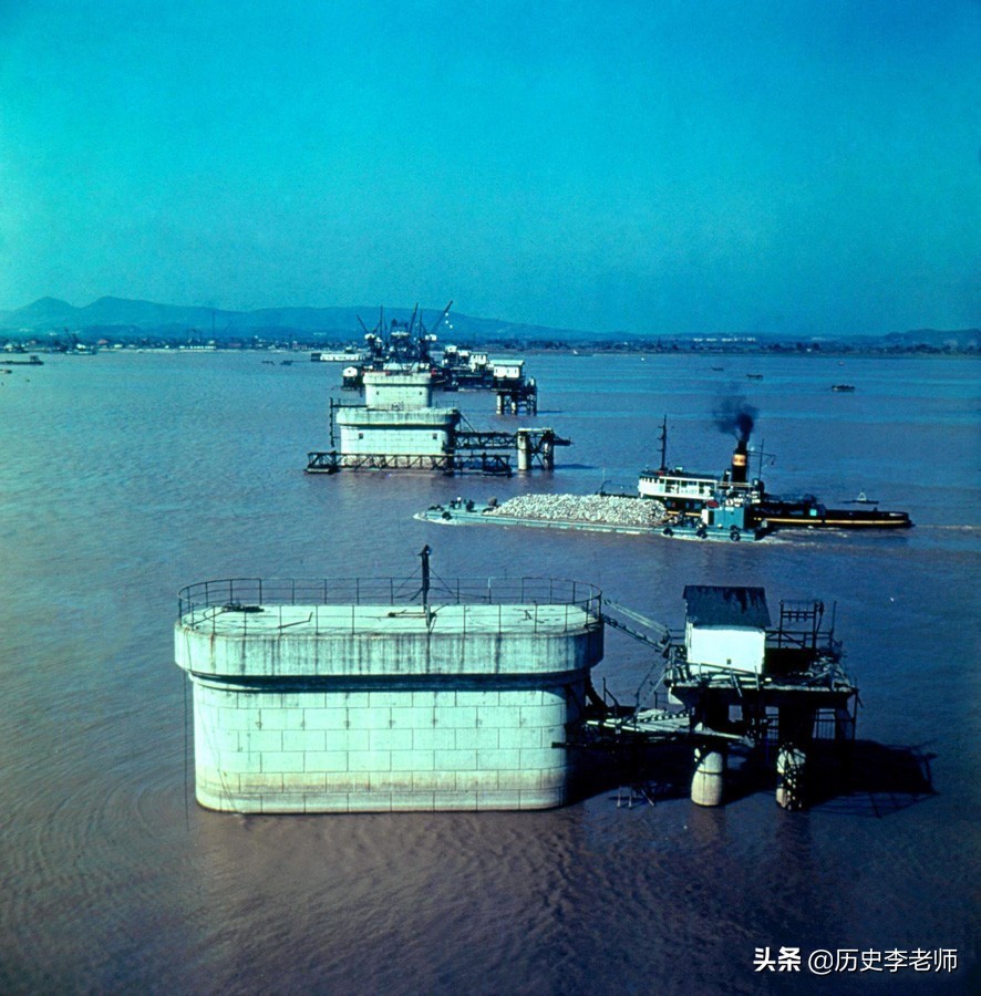 南京长江大桥建成时间