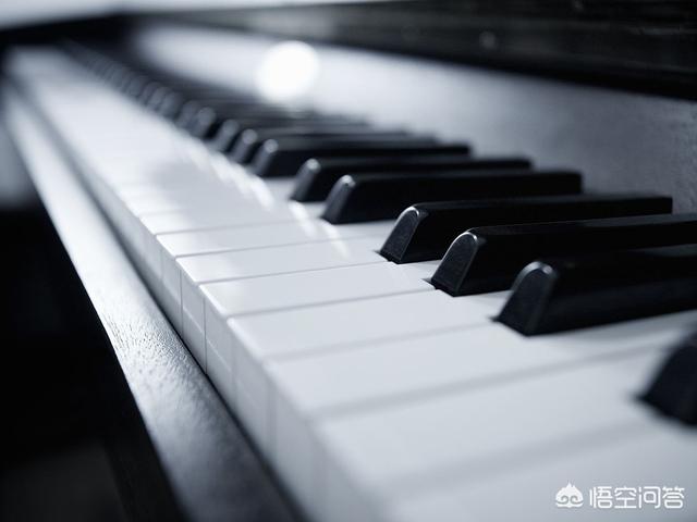 钢琴有多少个黑白键