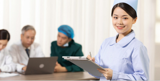 女人脸干有皱纹的原因和解决方法（女人脸干有皱纹怎样办）