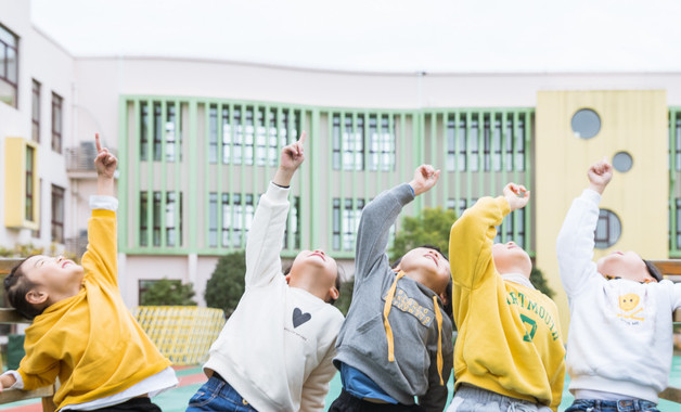 儿童摩托车前进开关坏了怎样办（儿童摩托车只能后退不能前进）